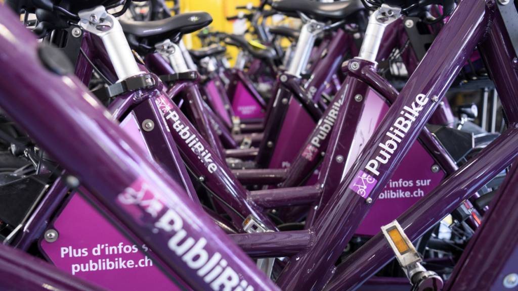Der Schweizer Veloverleiher Publibike wird mehrheitlich vom britischen Investor Visionedgeone übernommen. (Archivbild)