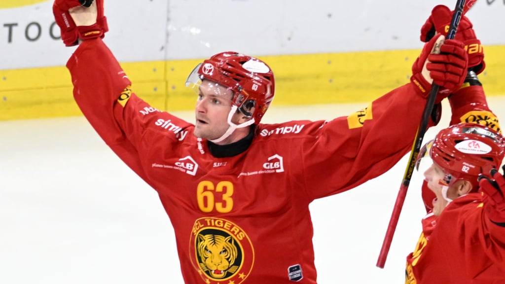 Dario Rohrbach (Nummer 63) wechselt nach dieser Saison von den SCL Tigers zum Schlittschuhclub Bern