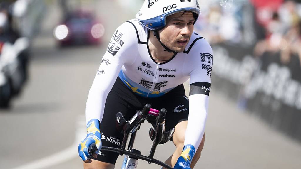 Stefan Bissegger verliert im Zeitfahren über 45,4 km 70 Sekunden auf den britischen Sieger Joshua Tarling
