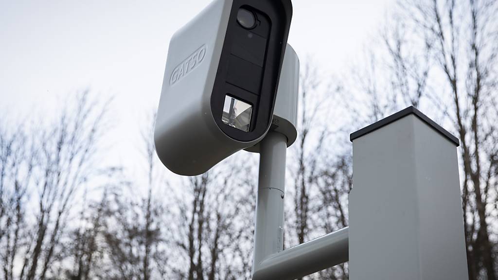 Ein 23-Jähriger ist mit seinem Motorrad in Friltschen TG mit 163 Kilometern pro Stunde (km/h) in einer 80-er Zone erwischt worden. Er beging damit ein Raserdelikt. (Symbolbild)