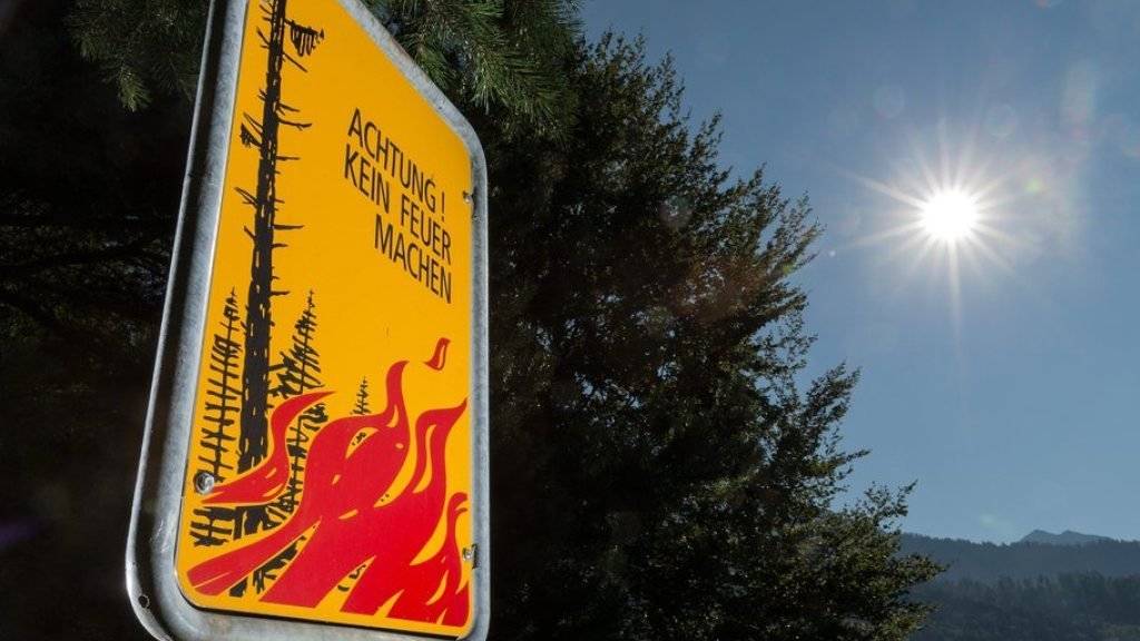 Achtung beim Feuern im Freien: Mit den hohen Temperaturen und vor allem der Trockenheit steigt die Waldbrandgefahr. (Symbolbild)