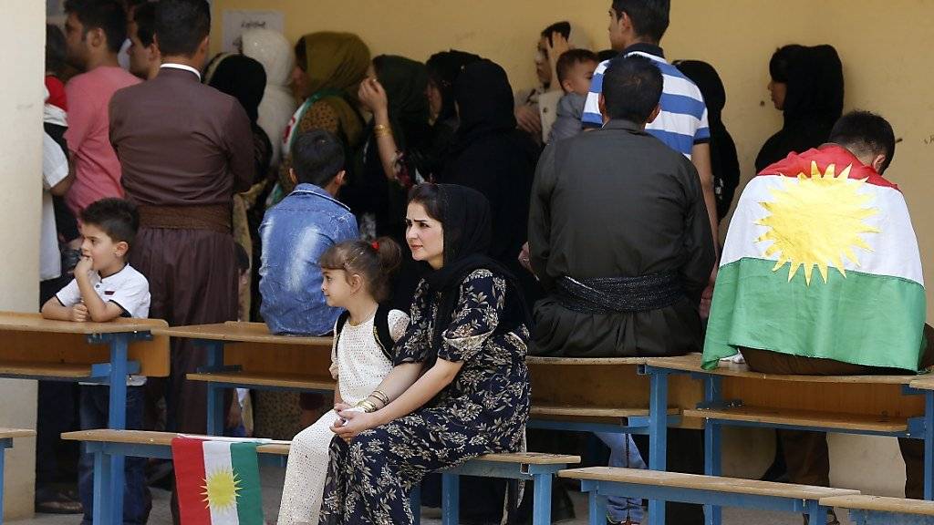 Schlange vor der Wahlurnen: Die Kurdinnen und Kurden im Nordirak stimmen über ihre Unabhängigkeit ab. Damit wird ein Traum vieler war - doch der internationale Widerstand ist gross.