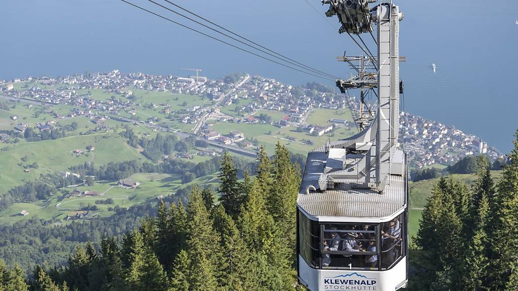 Immer wichtiger für die Seilbahnen in der Schweiz wird die Sommersaison. Im Bild die Bergbahn Klewenalp Stockhütte über dem Vierwaldstättersee. (Archivbild)