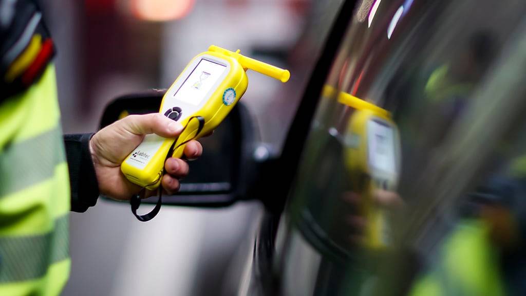 Am vergangenen Sonntag flüchteten in Luzern und Menznau zwei alkoholisierte Fahrer vor der Polizei. (Symbolbild)