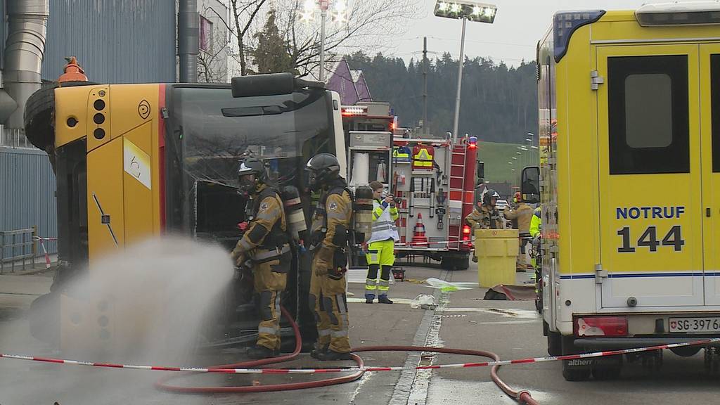 Ein Unfall, Verletzte und Chemikalien – Einsatzkräfte trainieren Grossereignis