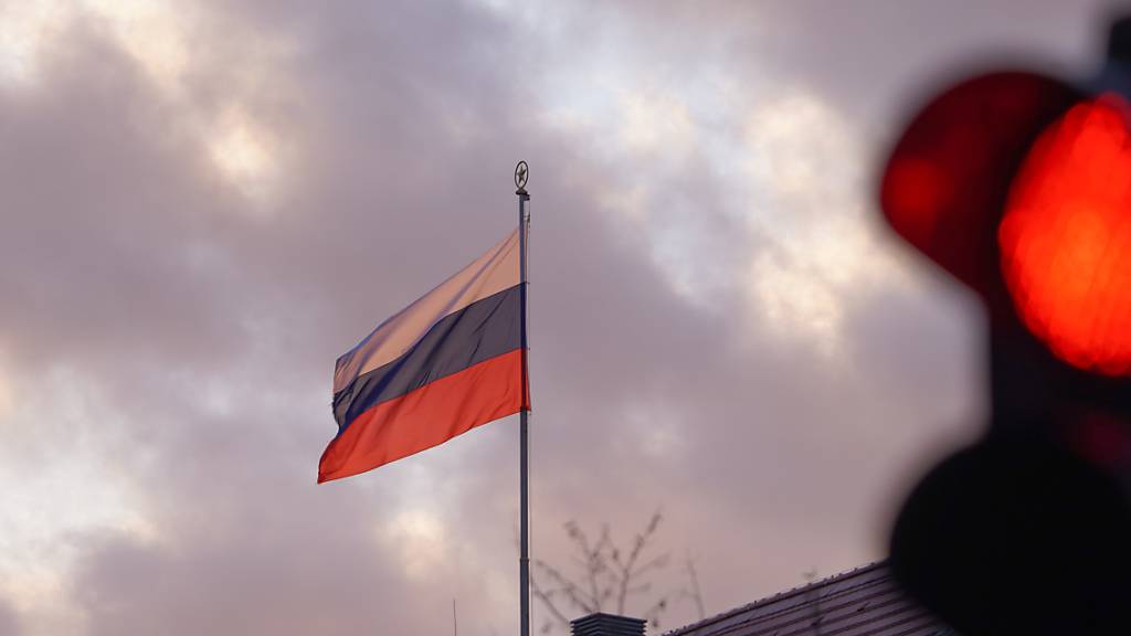 Ein Grossteil der ausländischen Investoren macht nach Angaben der EU-Kommission trotz des russischen Angriffskriegs auf die Ukraine noch in Russland Geschäfte. (Archivbild)