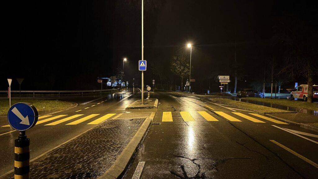 Auf diesem Fussgängerstreifen in Neuhausen wurde am Dienstagabend ein Mädchen angefahren.
