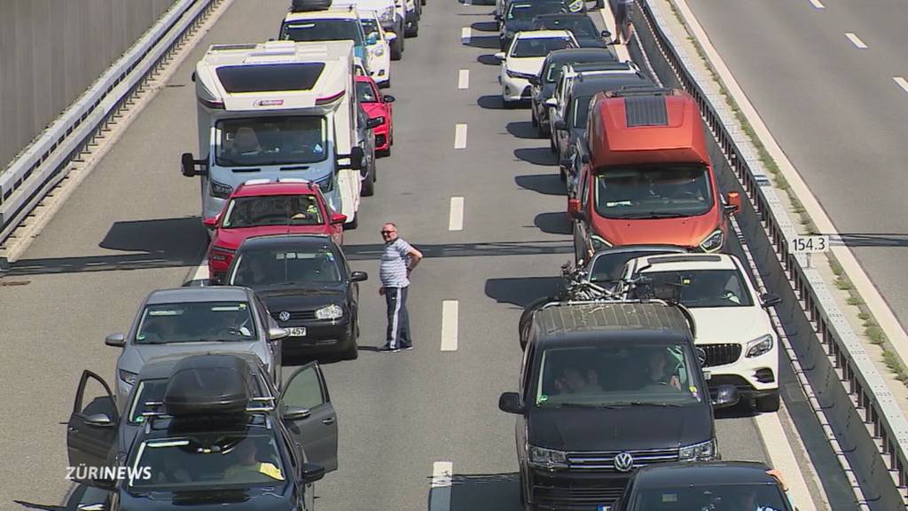 Tessin fordert vier Spuren am Gotthard