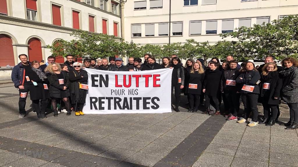 Staatsangestellte in Freiburg streiken gegen Rentenkürzungen