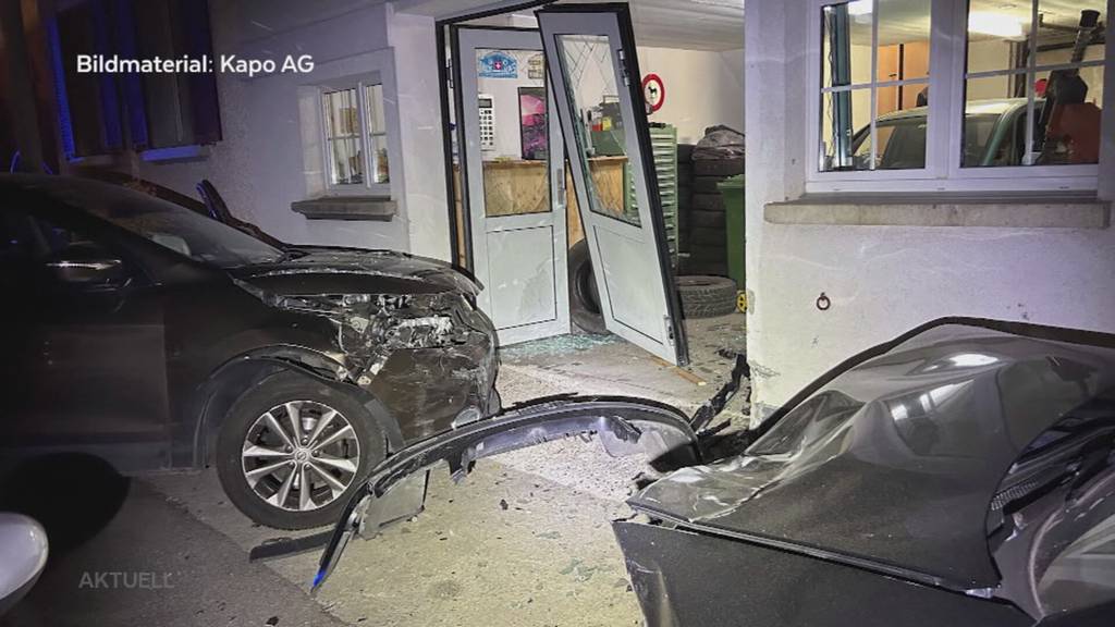 Autodieb verunfallt: Jugendlicher kracht in Bözen in eine Hauswand