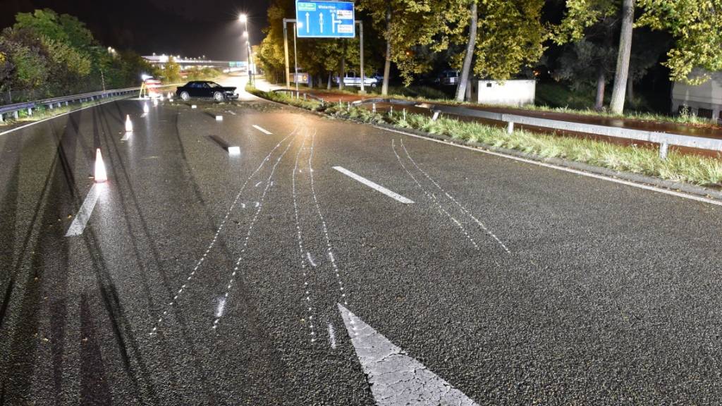 In Winterthur-Töss ist es in der Nacht auf Donnerstag zu einem Selbstunfall mit Sachschaden gekommen.