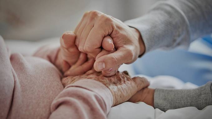 Grosse Freude in Alters- und Pflegeheimen: Wieder mehr Besuch erlaubt