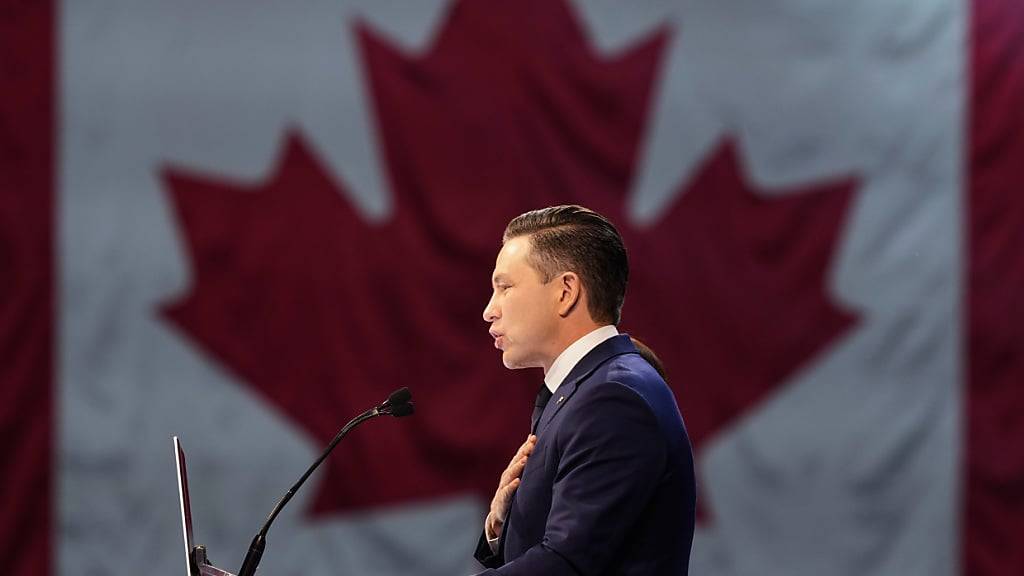 Der Parteivorsitzende der Konservativen, Pierre Poilievre, spricht in der Wahlnacht in seiner Wahlkampfzentrale. Foto: Christinne Muschi/The Canadian Press/AP/dpa