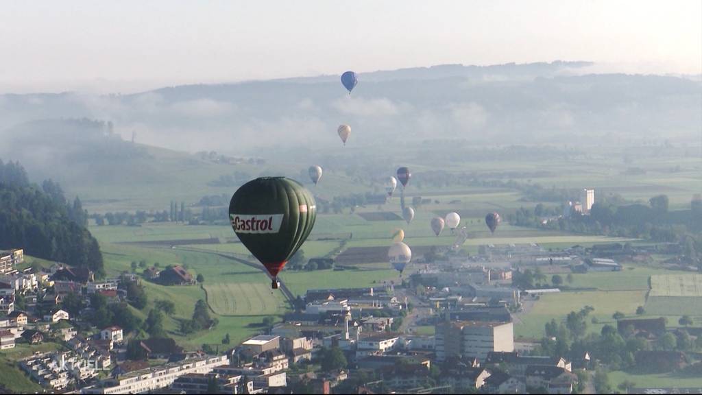 Buntes Ballett am Himmel: Schweizermeisterschaft im Heissluftballonfahren