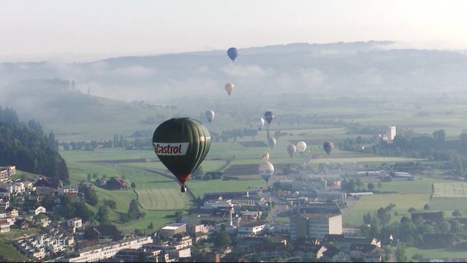 Buntes Ballett am Himmel: Schweizermeisterschaft im Heissluftballonfahren