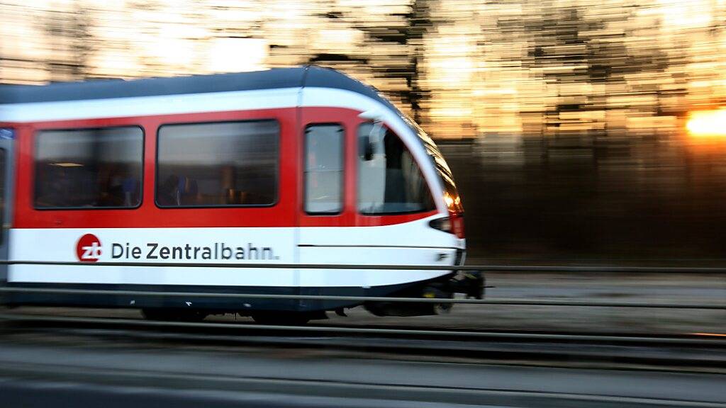 Laut der Nidwaldner Regierung wäre der Tunnel in Hergiswil für weitere Angebotsverbesserungen auf dem Netz der Zentralbahn zwingend. (Archivbild)