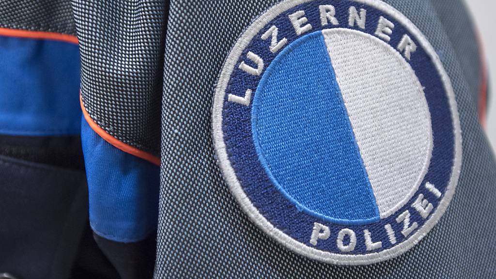 Luzerner Polizisten konnten am Samstagabend zwei mutmassliche Taschendiebe festnehmen. (Symbolbild)