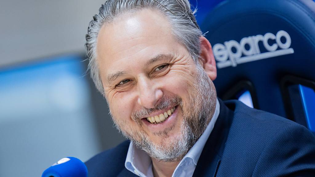 Ilja Kaenzig anlässlich der Vorstellung des neuen Trainers Peter Zeidler Anfang Juni in Bochum