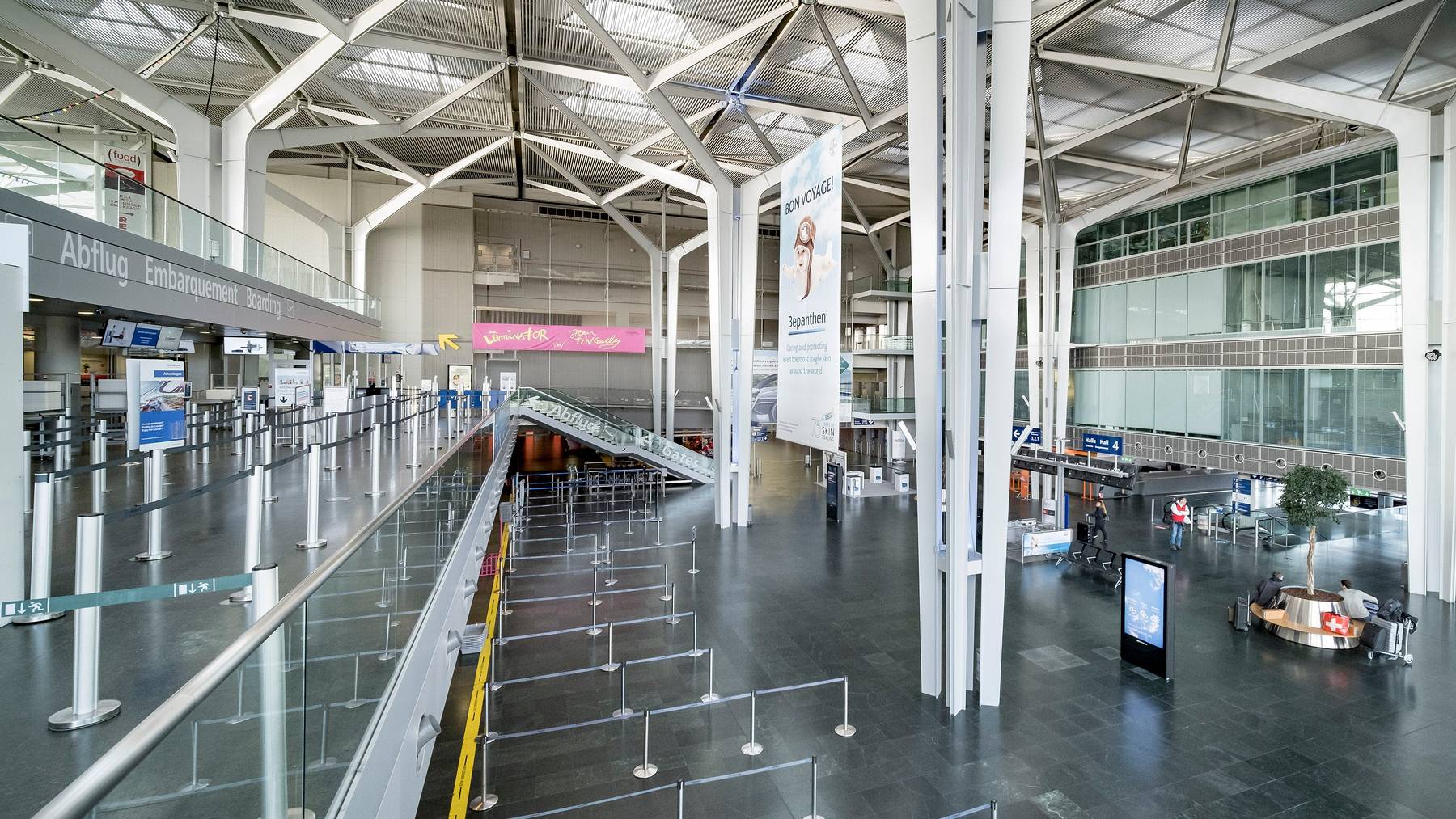 Die leeren Hallen im Corona-Lockdown – im Bild der Flughafen Basel Mulhouse – spiegeln sich in den Zahlen der Luftverkehrsstatistik wieder.