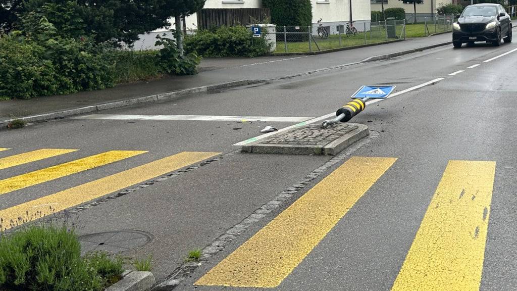 Am Samstagabend verunfallte eine betrunkene Autolenkerin in Rickenbach bei Wil TG.