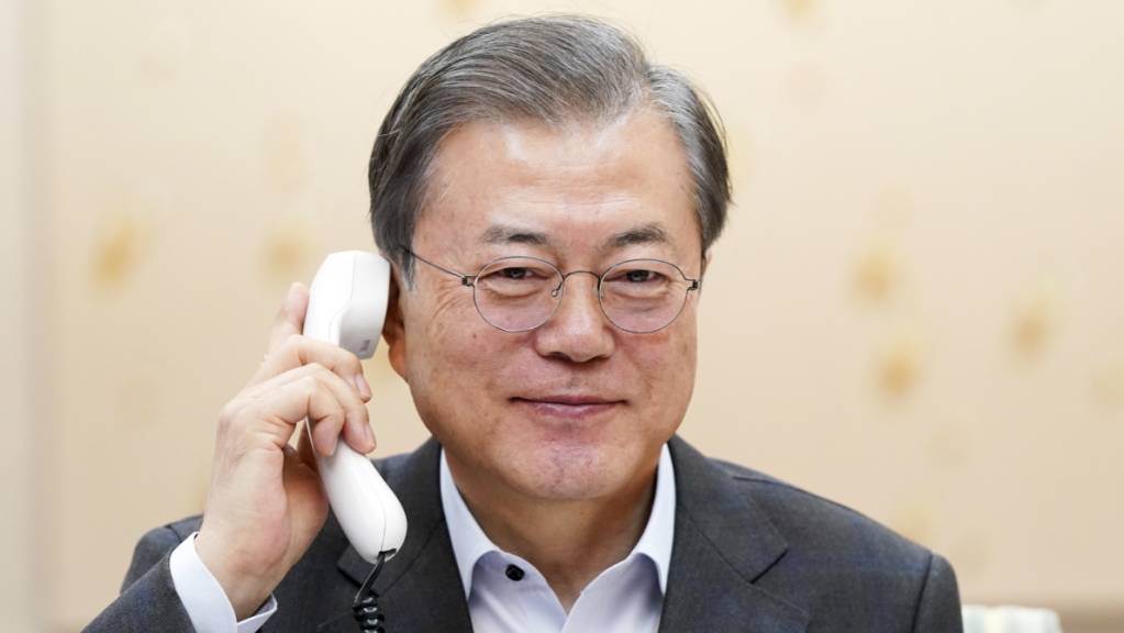 US-Präsident Donald Trump hofft weiter  auf einen Dialog über das Atomwaffenprogramm Nordkoreas. Er hat sich am Samstag telefonisch mit Südkoreas Präsident Moon Jae In (Bild) unterhalten. EPA/YONHAP SOUTH KOREA OUT NO SALES