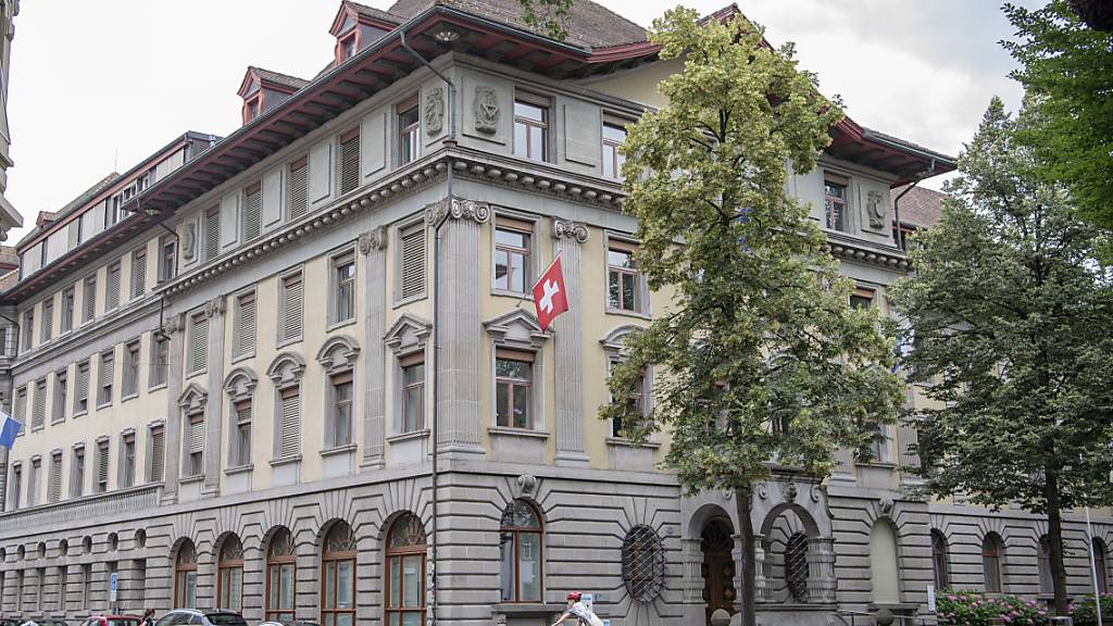 Das Stadthaus von Luzern: Wie hoch Budgetdefizite zulässig sein sollen, ist umstritten.