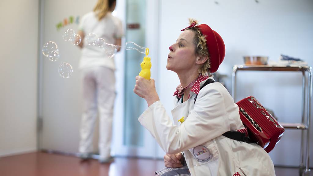 Das Luzerner Kinderparlament lobt das Programm des Kinderspitals, unter anderem die Unterhaltung durch Clowns. (Symbolbild)