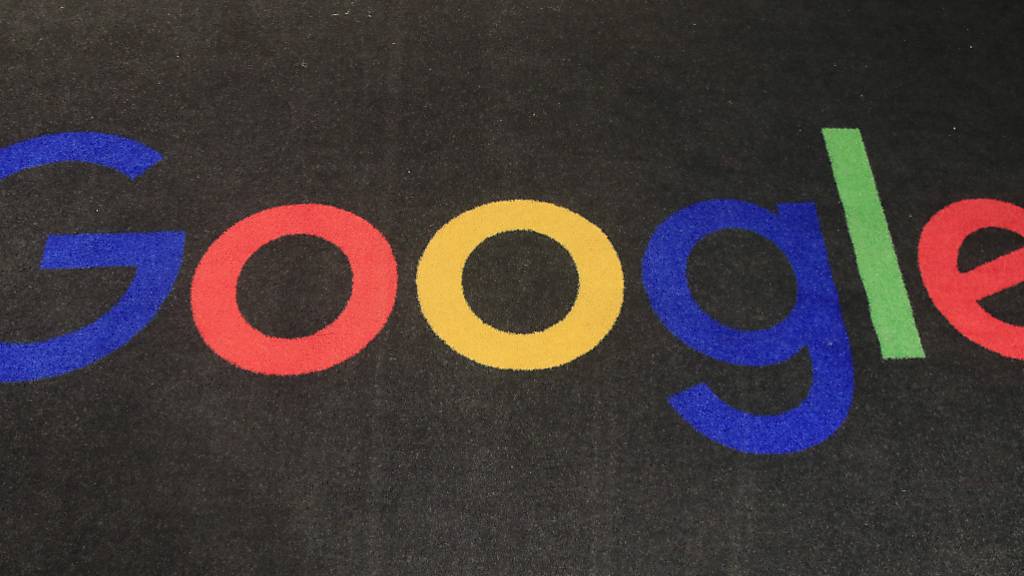 Der Google-Mutterkonzern Alphabet hat im letzten Quartal 2021 kräftig verdient. Vor allem die Werbeumsätze stiegen massiv an. (Archivbild)