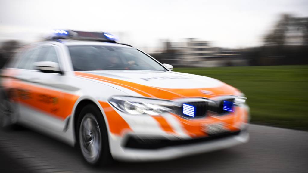 Die Kantonspolizei St. Gallen rückte am Samstag aufgrund einer Bachverschmutzung nach Berneck aus. (Symbolbild)