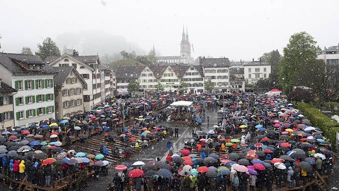 Glarner Landsgemeinde im Schneegestöber