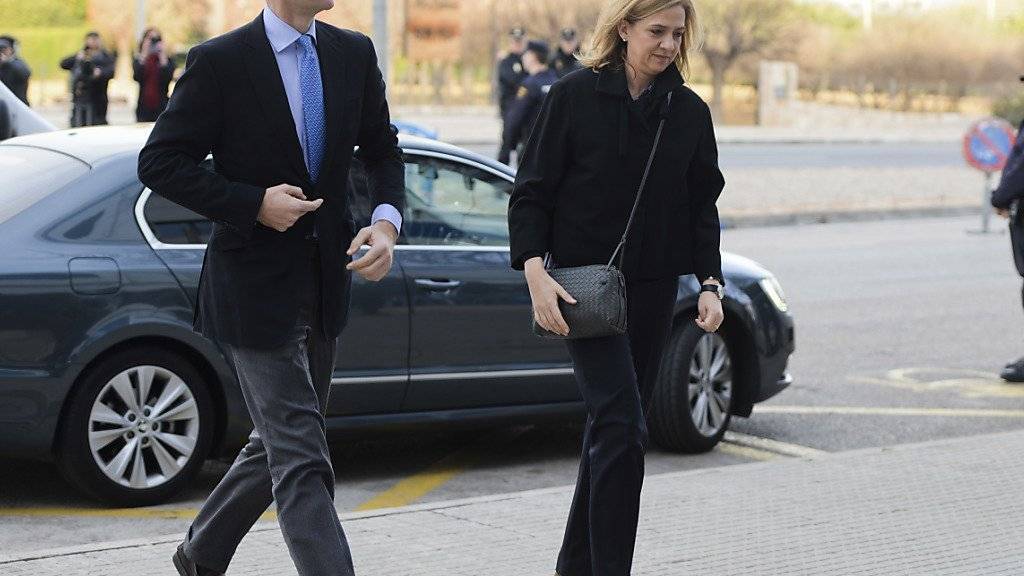 Die spanische Infantin Cristina und ihr Ehemann Iñaki Urdangarin auf dem Weg zum Gericht.