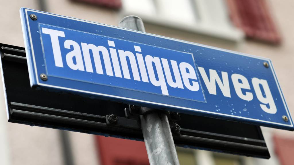 Schon beim Frauenstreik 2019 forderten Demonstrantinnen, dass Frauen vermehrt bei der Strassenbenennung zum Zug kommen. (Archivbild)