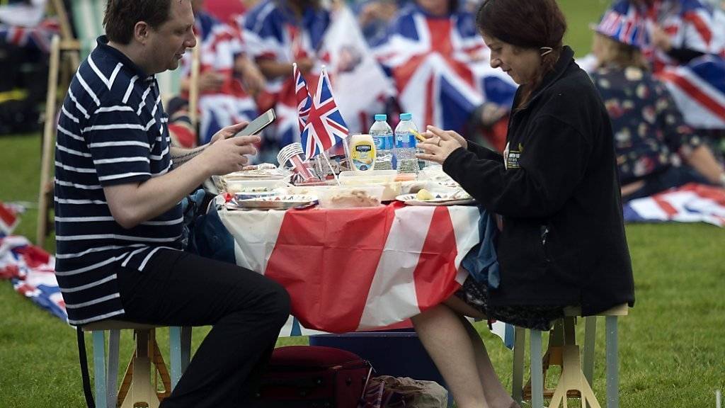 Überall Union Jacks und Queen-Porträts: Das grosse Picknick zu Ehren des 90. Geburtstages der Queen war «very british».