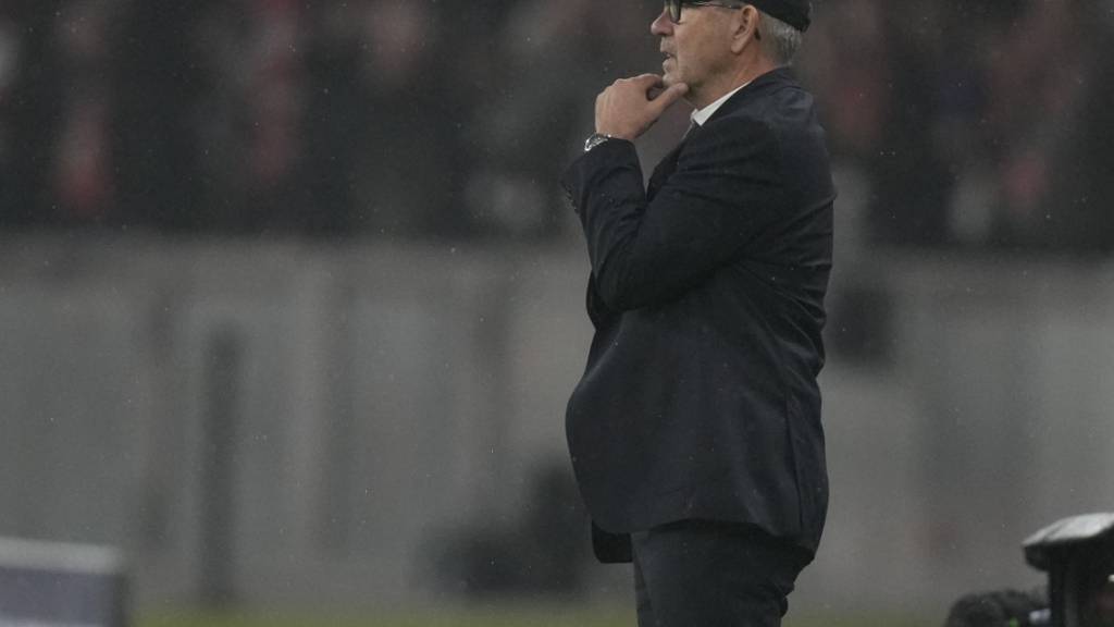 Ein nachdenklicher Urs Fischer: Wettbewerbsübergreifend zwölf Niederlagen lassen selbst den Trainer von Union Berlin ins Grübeln geraten