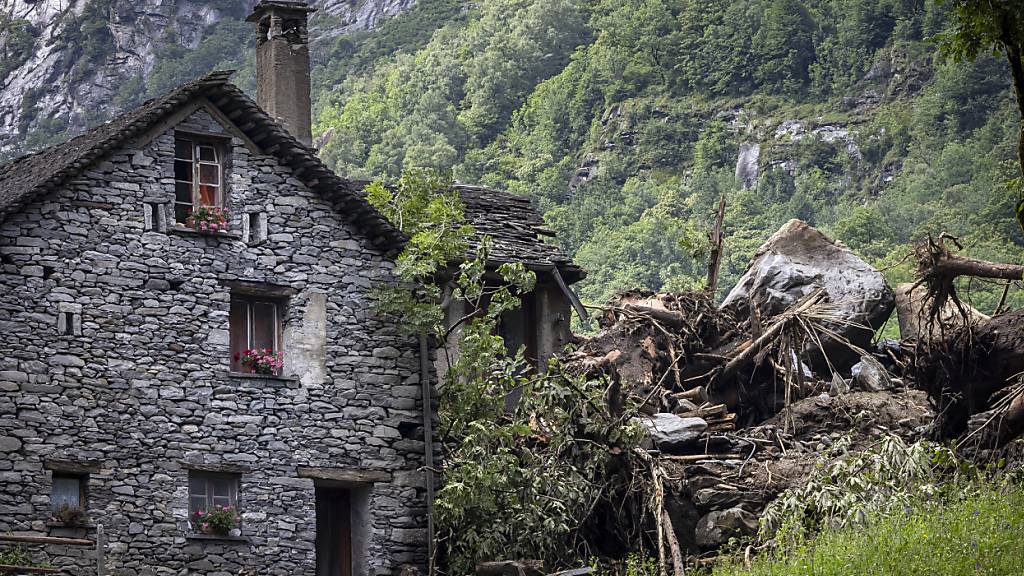 Knapp ein Dutzend Betreuende unterstützen die vom Unwetter betroffene Bevölkerung im oberen Maggiatal.