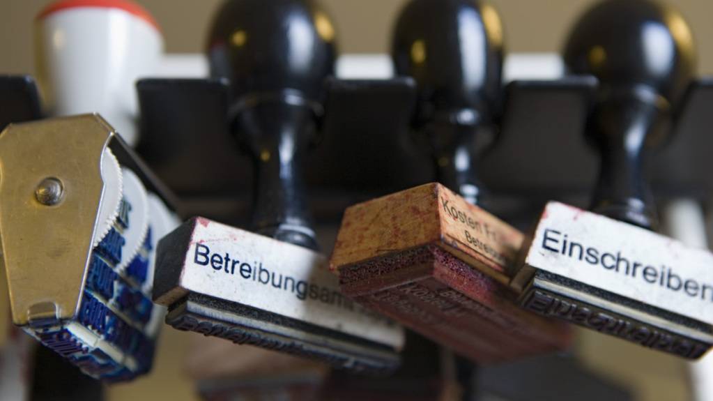 Das Parlament will hoffnungslos Verschuldeten die Möglichkeit geben, sich von ihrem Schuldenberg zu befreien. (Themenbild)