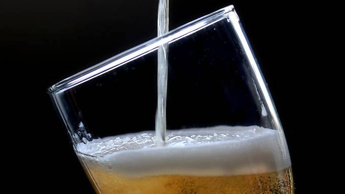 Mehr als ein kleines Bier pro Tag schadet unter 40-Jährigen