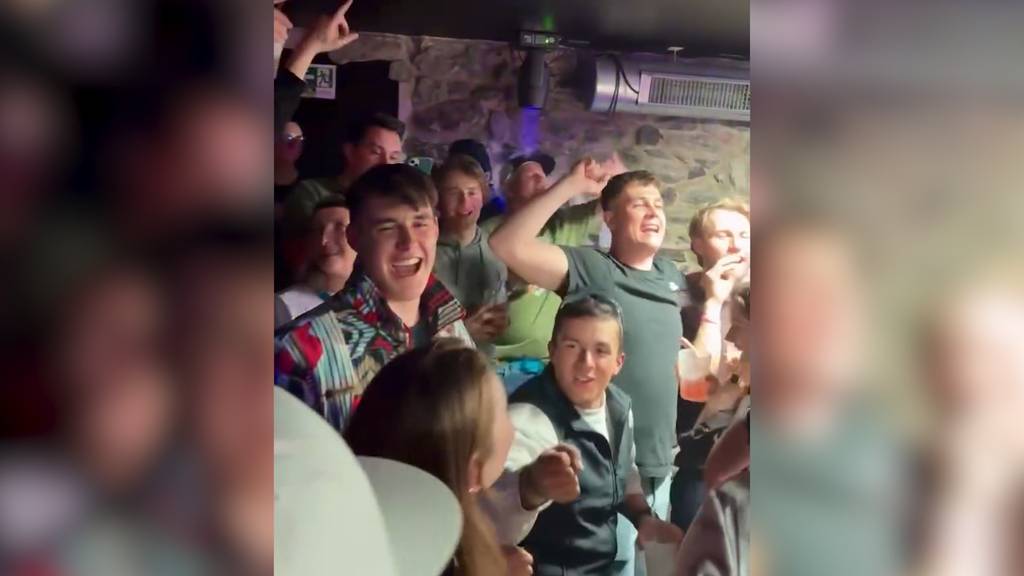 So feierte Franjo von Allmen seinen dreifachen Olympiasieg