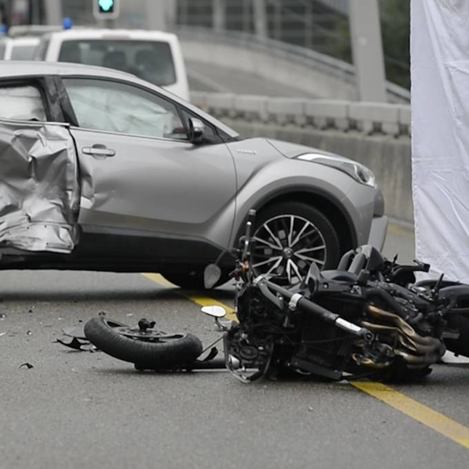 Töfffahrer (43) stirbt bei tragischem Verkehrsunfall auf der Hardbrücke