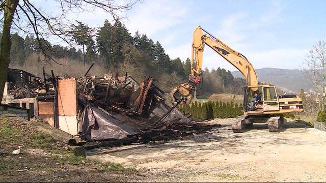 Wiederaufbau der Hühnerfarm in Veltheim