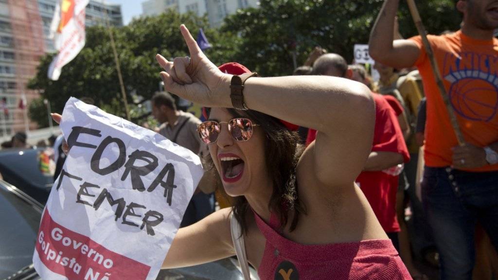 Proteste gegen Brasiliens neuen Präsidenten Michel Temer.