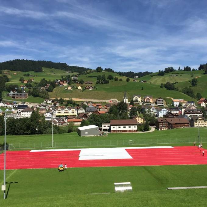 Reparatur der grössten Schweizerfahne