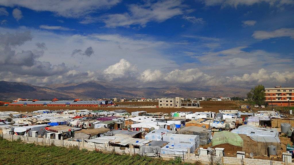 Blick auf ein Flüchtlingslager im Libanon: Zehntausende Menschen aus Syrer flüchten vor Angriffen auf ihre Häuser. (Symbolbild)