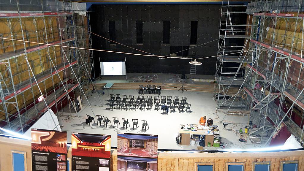 Das altehrwürdige Capitole in Lausanne soll im nächsten Februar in neuem Glanz erstrahlen. Gebaut wurde es in den 1920er Jahren für den Stummfilm, jetzt ist es die Heimat für das Schweizerische Filmarchiv Cinémathèque suisse.