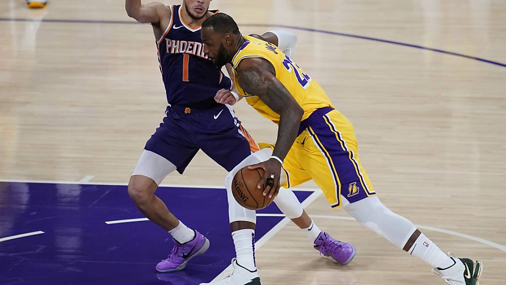 Punktsieg für den Gegner: LeBron James im Duell mit Devin Booker, der 47 Punkte für die Suns wirft