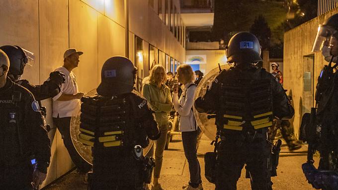 Polizei weist in Willisau LU 60 mögliche Corona-Demonstranten weg