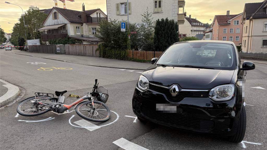 Die Velofahrerin zog sich beim Unfall lebensbedrohliche Verletzungen zu.
