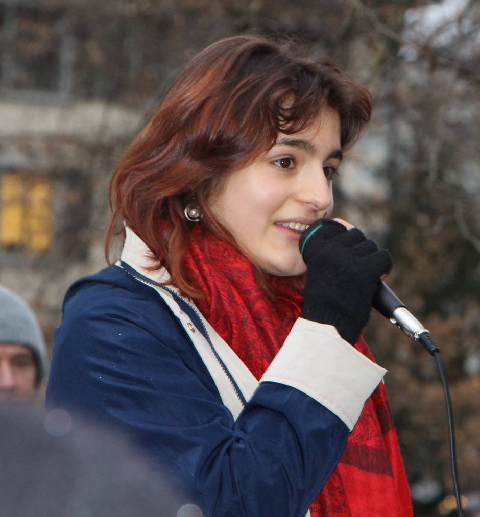 Miriam Rizvi an der letzten Demo.