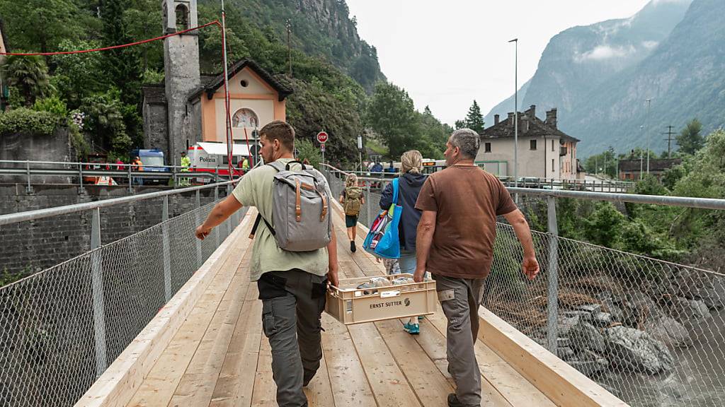 Wegen erneuter Regenfälle verlassen zahlreiche Menschen das obere Maggia- und das Bavonatal.