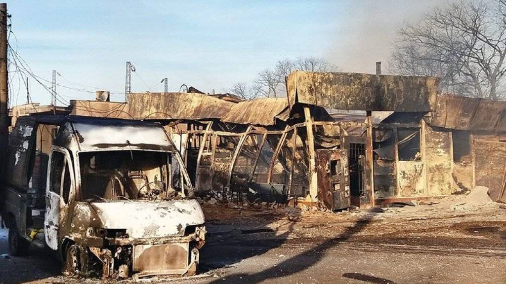 Ein Zugunglück in Bulgarien hatte verheerende Folgen für eine kleines Dorf: Mindestens fünf Menschen starben, die Explosion von mehreren Gastanks führte zu grossen Schäden.
